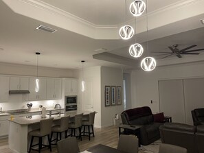 Smart TV, libri, stampante