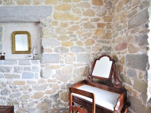 House | 2 bedrooms, individually furnished, bed sheets - Belvilla by OYO La Selva di Nasio (Marliana)