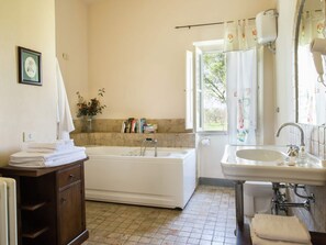 Villa | Bathroom