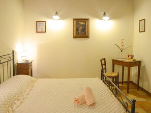 Casa | 1 habitación, muebles diferentes y ropa de cama 