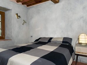 Casa | 4 quartos, individualmente mobiliados, ferros/tábuas de passar roupa