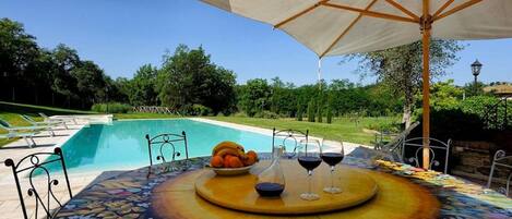 Hus | Basseng | Innendørsbasseng og utendørsbasseng