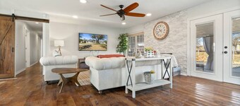 Farmhouse Retreat|HOT TUB |Spanishpool, Basketball