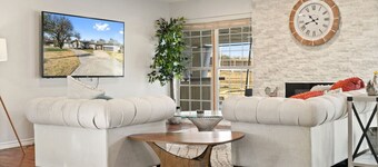 Farmhouse Retreat|HOT TUB |Spanishpool, Basketball