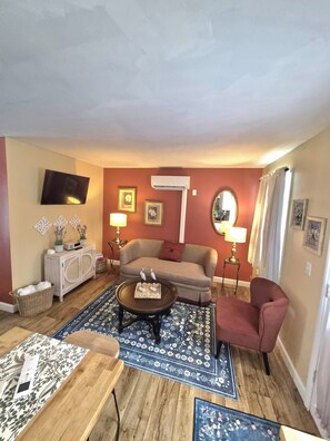 Smart TV, books, stereo