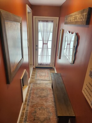 المنشأة من الداخل