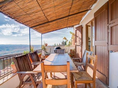 Villa | Outdoor dining