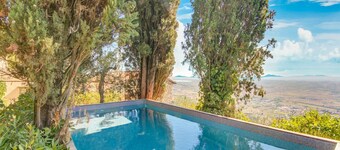 Villa in Cortona With Pool