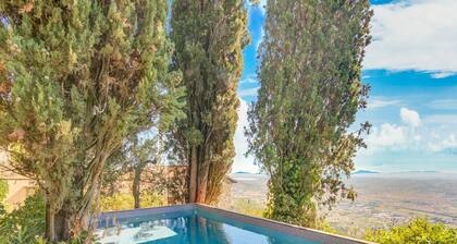 Villa in Cortona With Pool