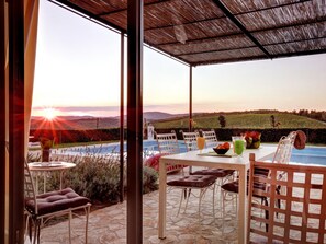 Villa | Dining - Villa in Chianti With Pool & Tennis Court (Gaiole in Chianti)