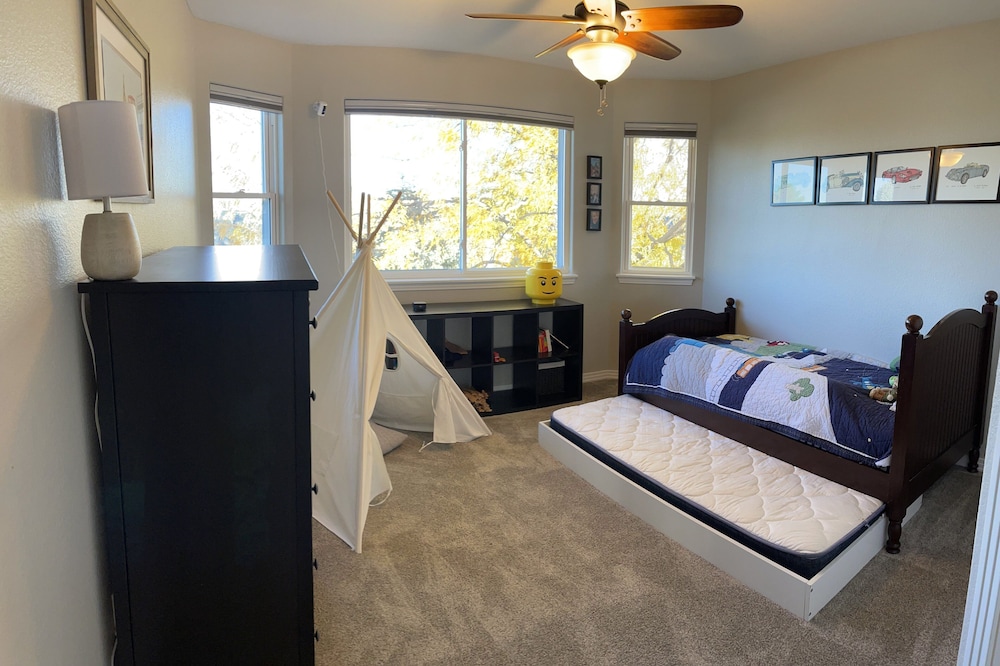 Huge family home with plenty of space to relax Lone Tree Vrbo