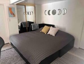 2 habitaciones, tabla de planchar con plancha, wifi y ropa de cama 