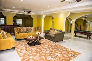 Interior - 9 Bedroom Luxury Villa-Montego Bay Jamaica with Pool & Staff (Montego Bay)