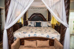 9 Schlafzimmer, Zimmersafe, Bügeleisen/Bügelbrett, WLAN