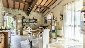 Vila | Ruang keluarga | Meja tenis meja