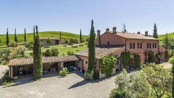 Villa | Exterior