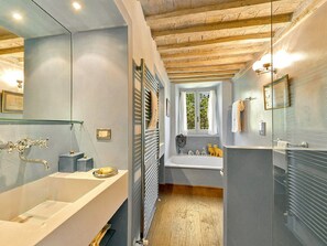 Bathroom - Belvilla by OYO Villa Aiola (Sarteano)