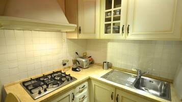 Rumah | Dapur pribadi | Mesin pencuci piring, ketel listrik, dan pemanggang roti