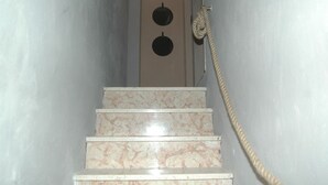 A marble staircase with a handrail and a rope for support. - Belvilla by OYO Casaruscello (San Giuliano Terme)