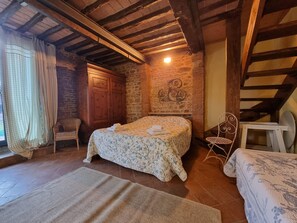 1 bedroom, individually furnished, bed sheets - Farmhouse in Tuscany With Pool & Near Pisa (Pontedera)
