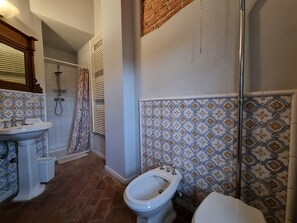 House | Bathroom - Farmhouse in Tuscany With Pool & Near Pisa (Pontedera)