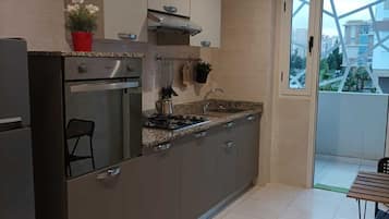 Fridge, microwave, oven, stovetop