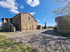 House | Exterior - Tasteful Countryside Stay (Montalcino)