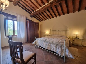 House | 6 bedrooms, individually furnished, iron/ironing board, bed sheets - Tasteful Countryside Stay (Montalcino)