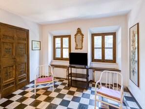 4 bedrooms, individually furnished, iron/ironing board, bed sheets