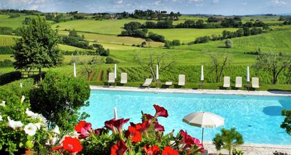 Scenic Tuscan Mansion