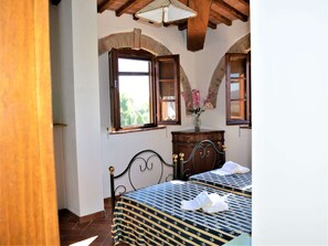 Apartment | 2 bedrooms, individually furnished, bed sheets
