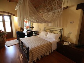 House | 4 bedrooms, individually furnished, bed sheets