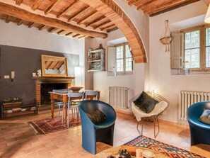 Living area - Holiday Home in Molina di Quosa Near Pisa (San Giuliano Terme)