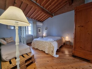 House | 4 bedrooms, bed sheets