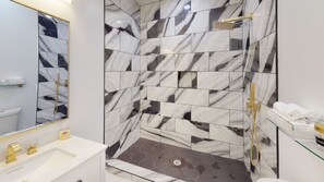 淋浴设施、毛巾、肥皂