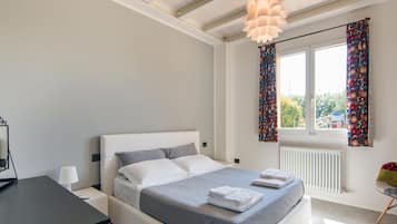House | 8 bedrooms, bed sheets