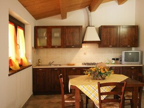 Villa | Cucina privata | Bollitore elettrico, seggiolone