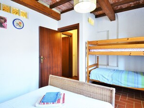 Rumah | 2 kamar tidur dan dilengkapi dengan perabotan berbeda-beda