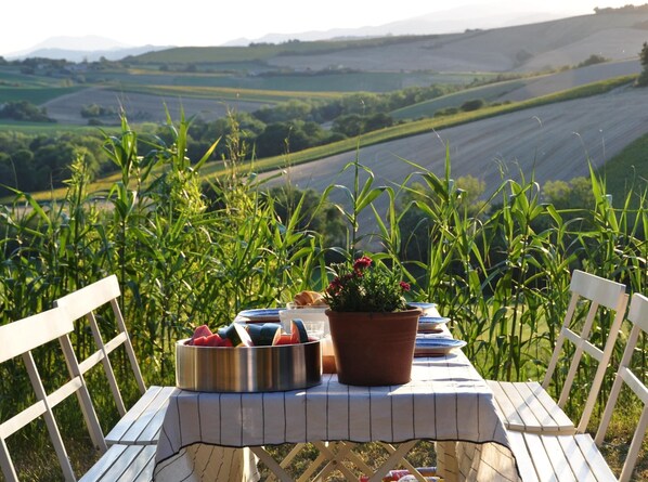 House | Dining - Belvilla by OYO Il Sogno Delle Api (Belvedere Ostrense)