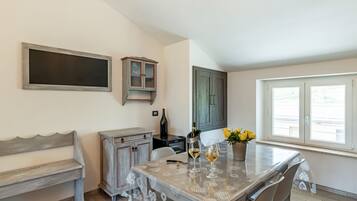 Apartment | Dining