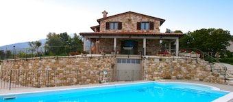 Farmhouse Villa w/ Pool