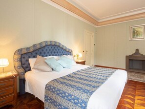 Room amenity - Splendid Villa in Macerata With Pool & Views (Macerata)