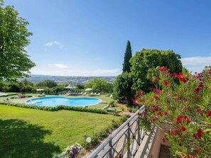 Outdoor pool - Splendid Villa in Macerata With Pool & Views (Macerata)