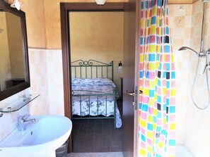 House | Bathroom - Farmhouse in Apecchio With Pool & Spa (Apecchio)