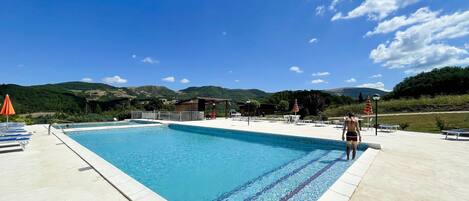 独立别墅 | 泳池 | 室外游泳池