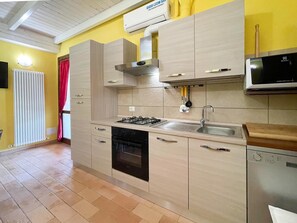 House | Private kitchen | Highchair - Apartment in Urbino With Pools & Veranda (Urbania)