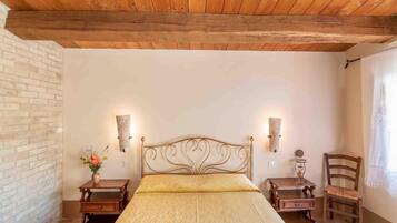 Apartment | 1 bedroom, individually furnished, iron/ironing board, bed sheets