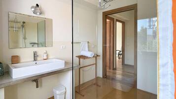 Apartment | Bathroom