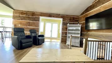 Cottage, 5 Bedrooms, Lake View, Poolside | Living room | 42-inch Smart TV with cable channels, TV