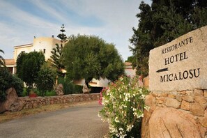 Property grounds - Micalosu Hotel (Arzachena)
